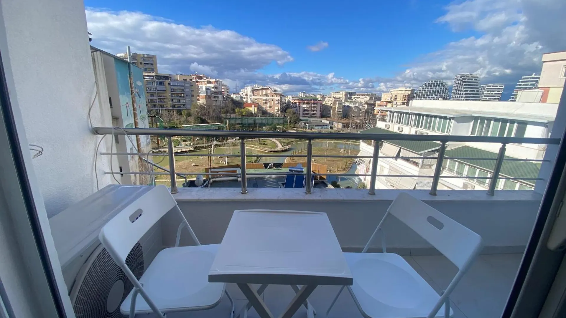 Cozy Apartment With Lake View Tirana