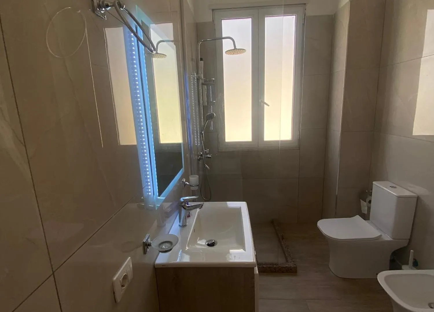 Cozy Apartment With Lake View Tirana